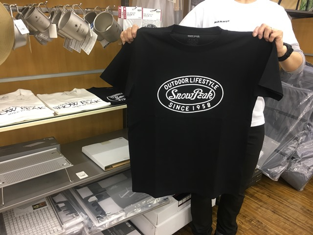 好日山荘 紀三井寺店 : 本日発売！スノーピーク60周年記念Tシャツ！