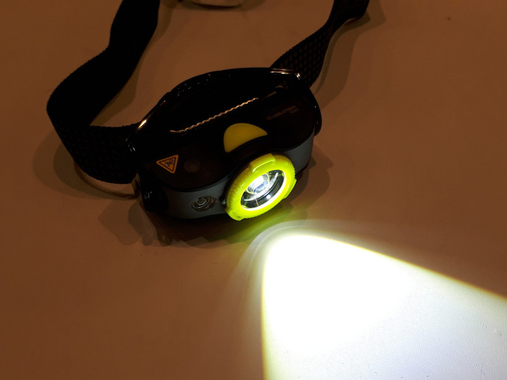 新品 レッドレンザー　MH5(ヘッドライト) 409 ledlenser.png