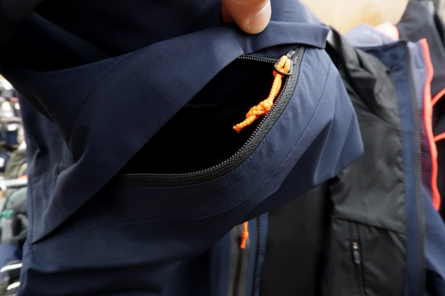 好日山荘 紀三井寺店 : 雪山ハイクも残雪登山もゴアテックスジャケット  