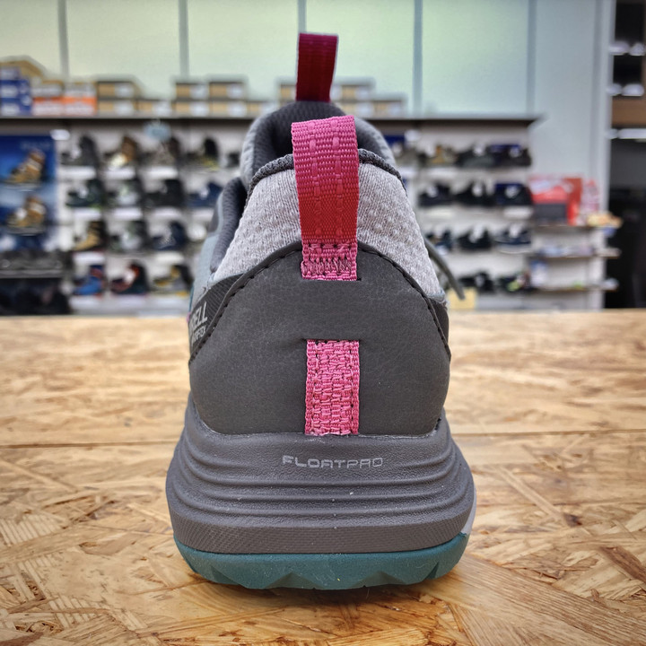 好日山荘 瑞穂店 : 春のハイキングにおすすめ！ MERRELL 『SIREN