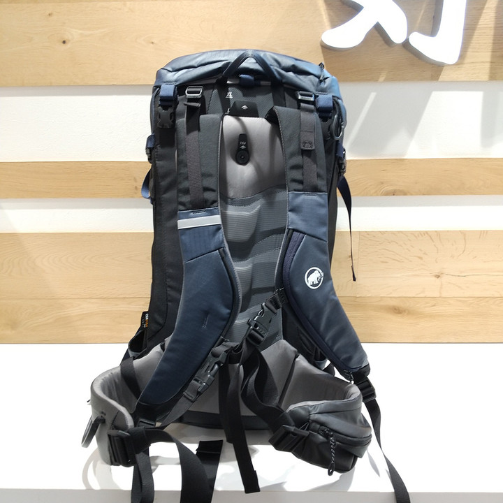 閉店】好日山荘 立川店 : マムート Trion Spine 35