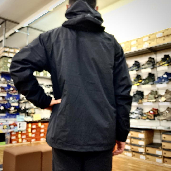 好日山荘 瑞穂店 : 気温差のある時に便利なジャケット 『カシウストリ