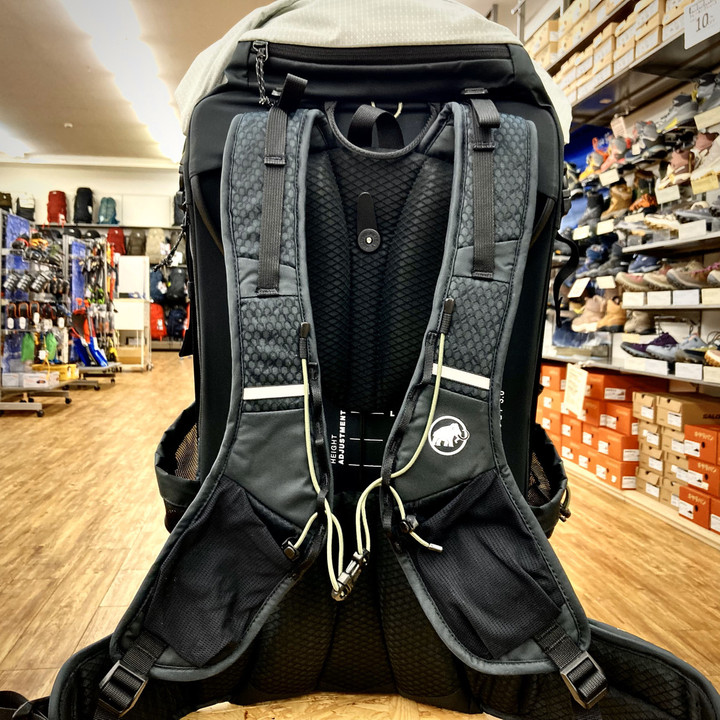 好日山荘 瑞穂店 : Mammut Active Spine Technology3.0搭載 デュカン