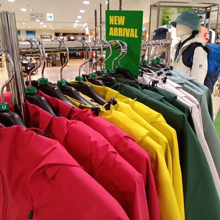 閉店】好日山荘 立川店 : 【Marmot×好日山荘】限定カラーのレイン