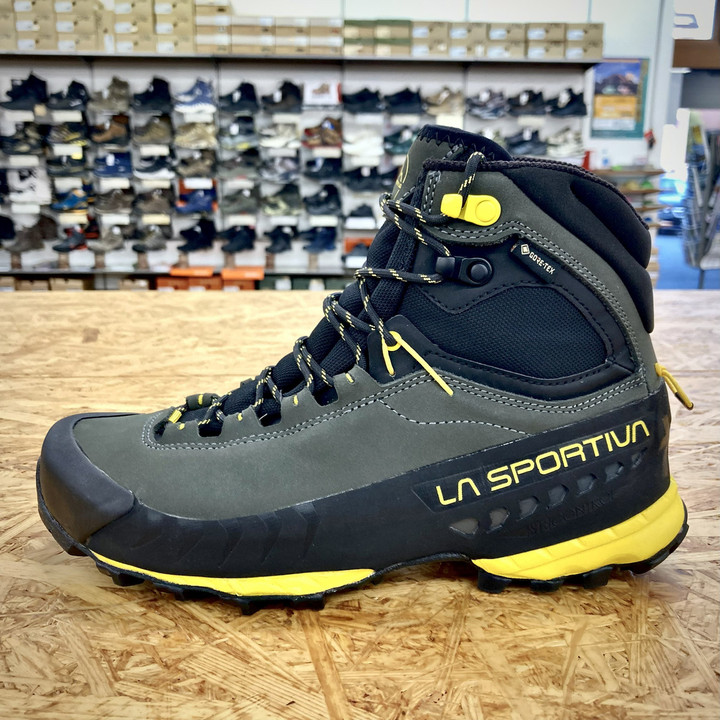 好日山荘 瑞穂店 : 秋山準備は足元から スポルティバ『TX5 GTX』