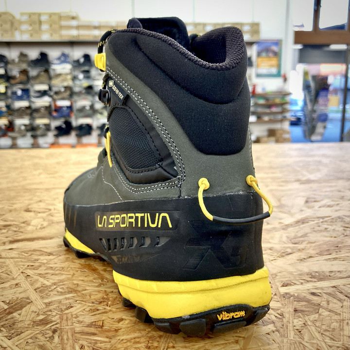 好日山荘 瑞穂店 : 秋山準備は足元から スポルティバ『TX5 GTX』
