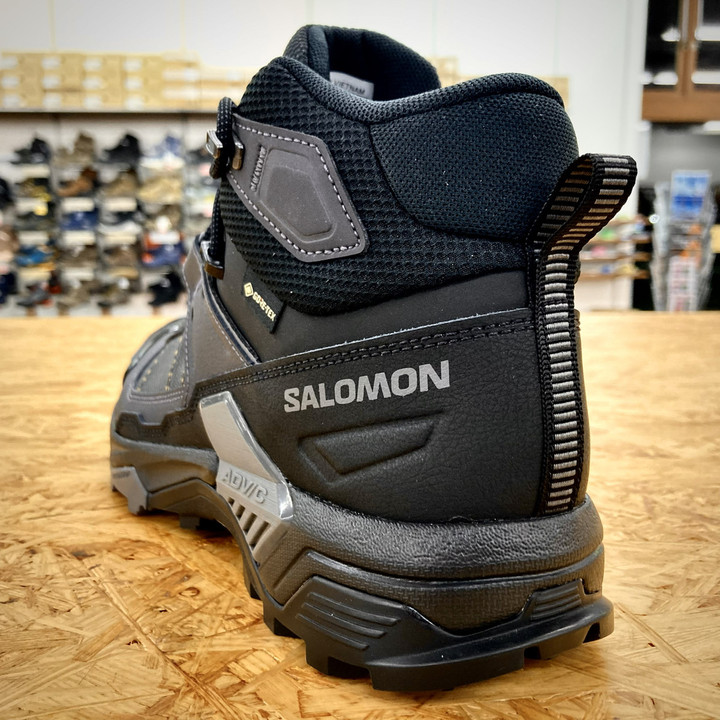 好日山荘 瑞穂店 : 軽快な山歩きはシューズから サロモン『Xウルトラ5