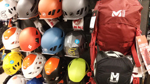 アルプス登山用にヘルメットが人気です！